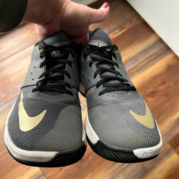 Nike Fly By II low top athletic sneaker gray gold. Men’s 9 - Picture 4 of 9